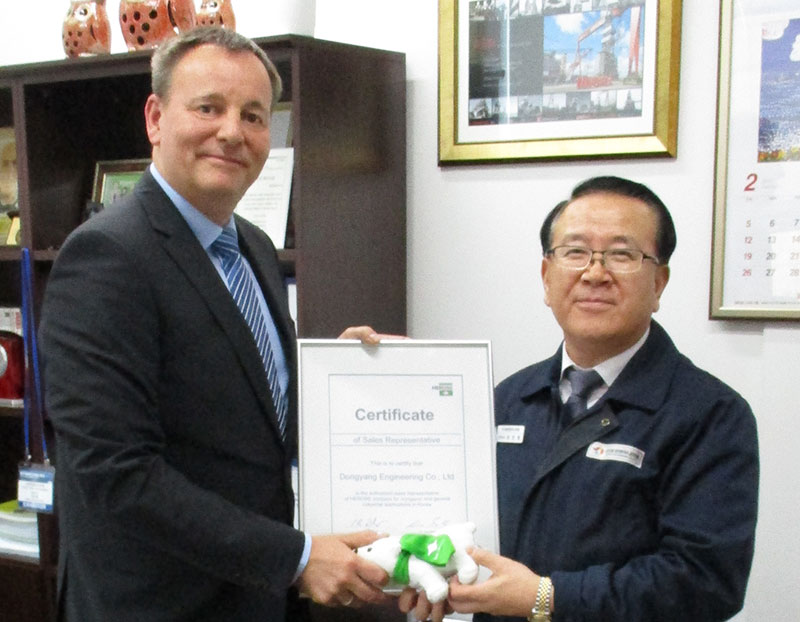 Eike Dölschner (HEROSE GMBH) and Min-H. Jang (President of Dong Yang Engineering Co. Ltd.)